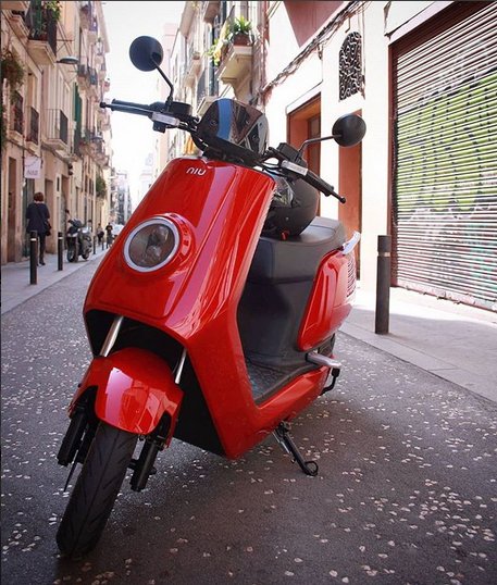 TotMotoBcn's tweet photo. Ja has provat l'scooter elèctric del futur? ⚡
El #NIU està finalment disponible a Barcelona! 🔥

Per què?
✔️ Fins a 80km amb €0,30
✔️ Control via App
✔️ Bateria extraïble

Escriu-nos per reservar la teva prova gratuïta! 😎 https://t.co/qkVwSn2F5r