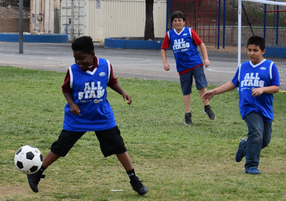 BeGreatIE's tweet photo. Soccer season is in full swing - a great way to be outdoors! 
#advertisement #claritin #20minutesofspring #BeGreatIE #boysandgirlsclubs #soccer #futbol #playforall #teamupforkids #BGCSpring https://t.co/X1wVo7EqOv
