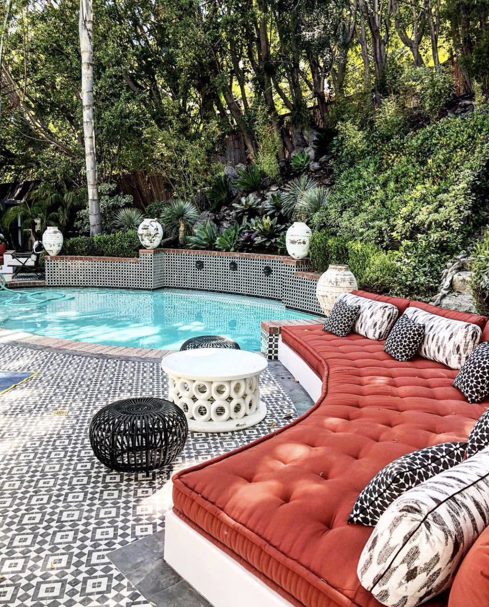 DrinkTravelDine's tweet image. Who wouldn’t wanna lounge in this beautifully designed pool area by @martynbullard 
.
.
.
.
. #beautiful #beautifulpool #poolarea #lounge #lounging #loungingaround #design #exterior #exteriordesign #itsalifestyle #lifestyleblogger #california #californiadreaming #drinktraveldine