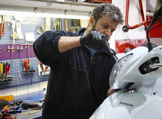 TotMotoBcn's tweet photo. El nostre taller està autoritzat per cobrir les garanties de totes les marques, i ho fem cada dia amb passió i dedicació! 😉 #totmoto https://t.co/1vXOZIKgMJ