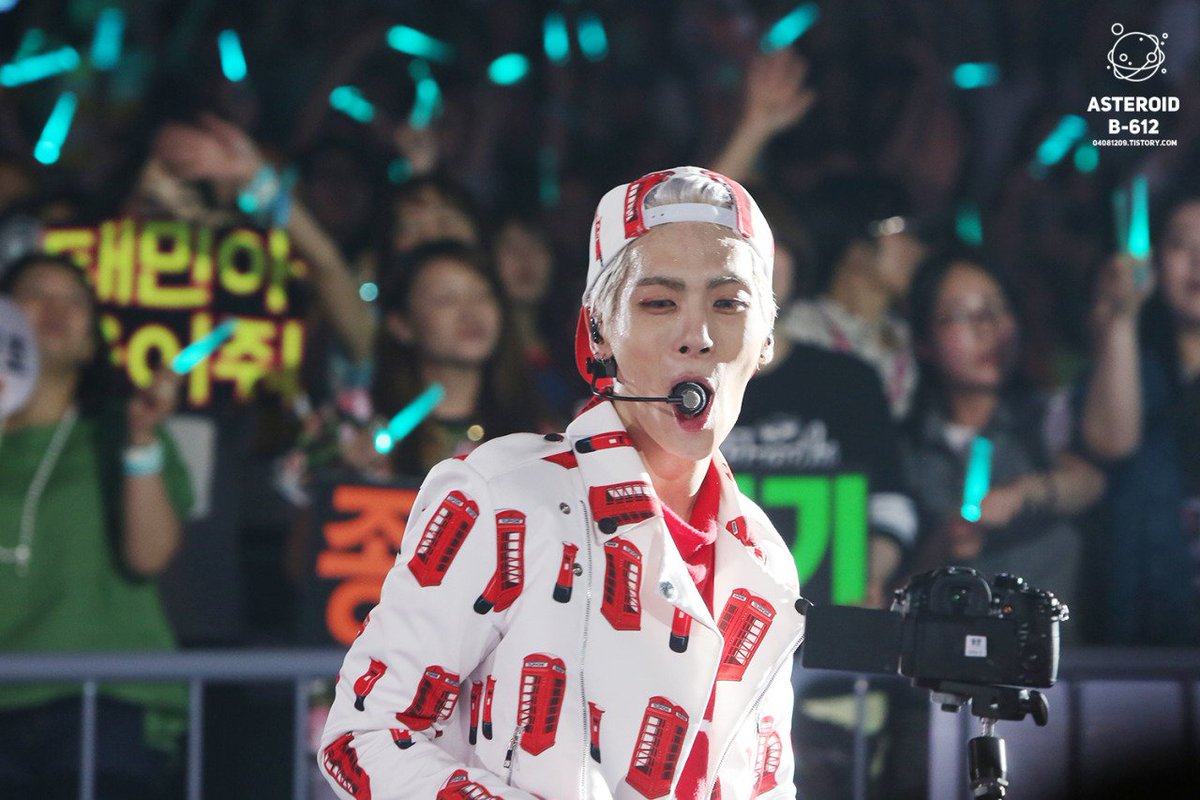 typical_shawol's tweet photo. А давайте будем скучать по Джонгу вместе? 
Я так его люблю ребят. 
Иногда даже, думаю, что это какая-то сверхестественная любовь😭❤
#SHINee #JONGHYUN https://t.co/2V8jPtYuUA
