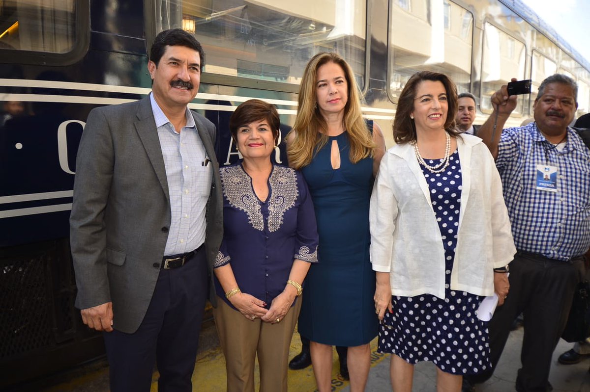 Javier_Corral's tweet photo. Inauguré el @chepeexpress, tren de 1era y único de pasajeros en #MX que @GMexico_oficial operará de Chih al Pacífico. Ahora turistas nacionales y extranjeros podrán admirar las majestuosas #BarrancasdelCobre en una experiencia premium o en su versión regional. ¡Súbanse al tren🚞! https://t.co/IWY7JIg55P
