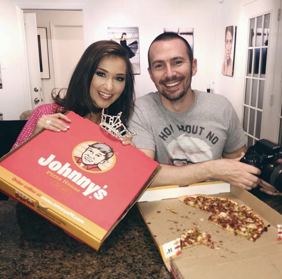 Johnny's Pizza House tweet media
