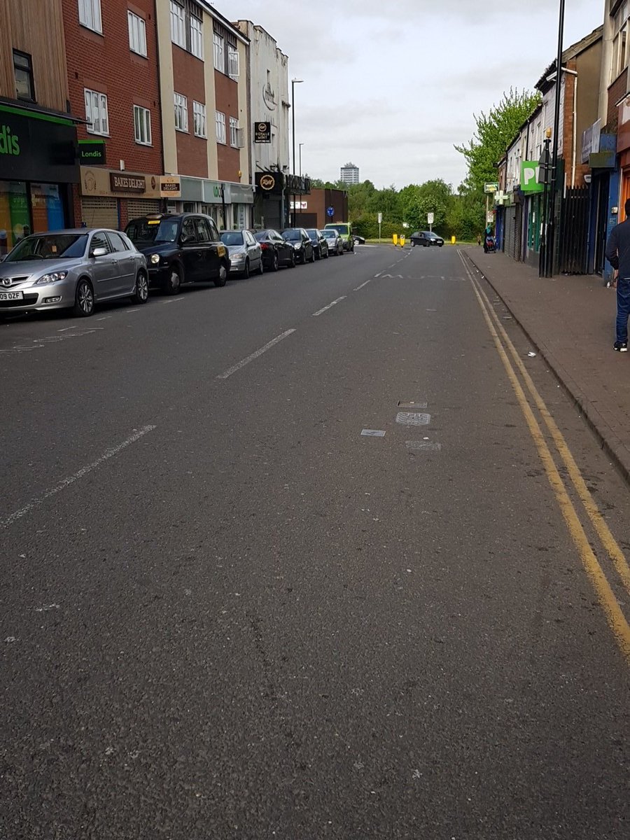 CoventryCityWMP's tweet photo. Never seen King William Street so clear. 2 tickets given out and arrangements made to do this again very soon #watchthisspace #partnershipworking #yellowlinesforareason #team3 #respondingtocommunityconcerns https://t.co/Jk8PFFTH5o