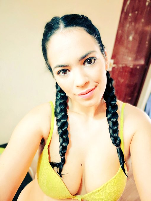 En mi cam !!! con ganas de vosotros https://t.co/zVaL6YbSpE @EstudiosCima no olvides visitar https://t