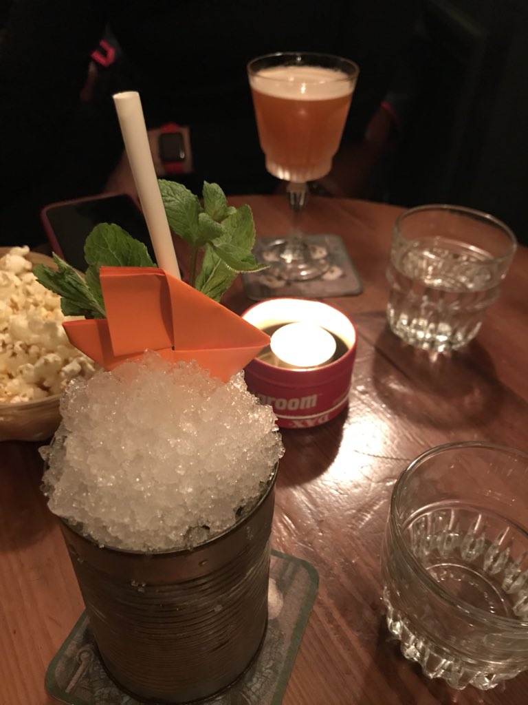 tomakodeaner's tweet photo. Having an amazing cocktail(s?) @pandaandsons with @khubs1.  #Edinburgh https://t.co/oi9knRcC29