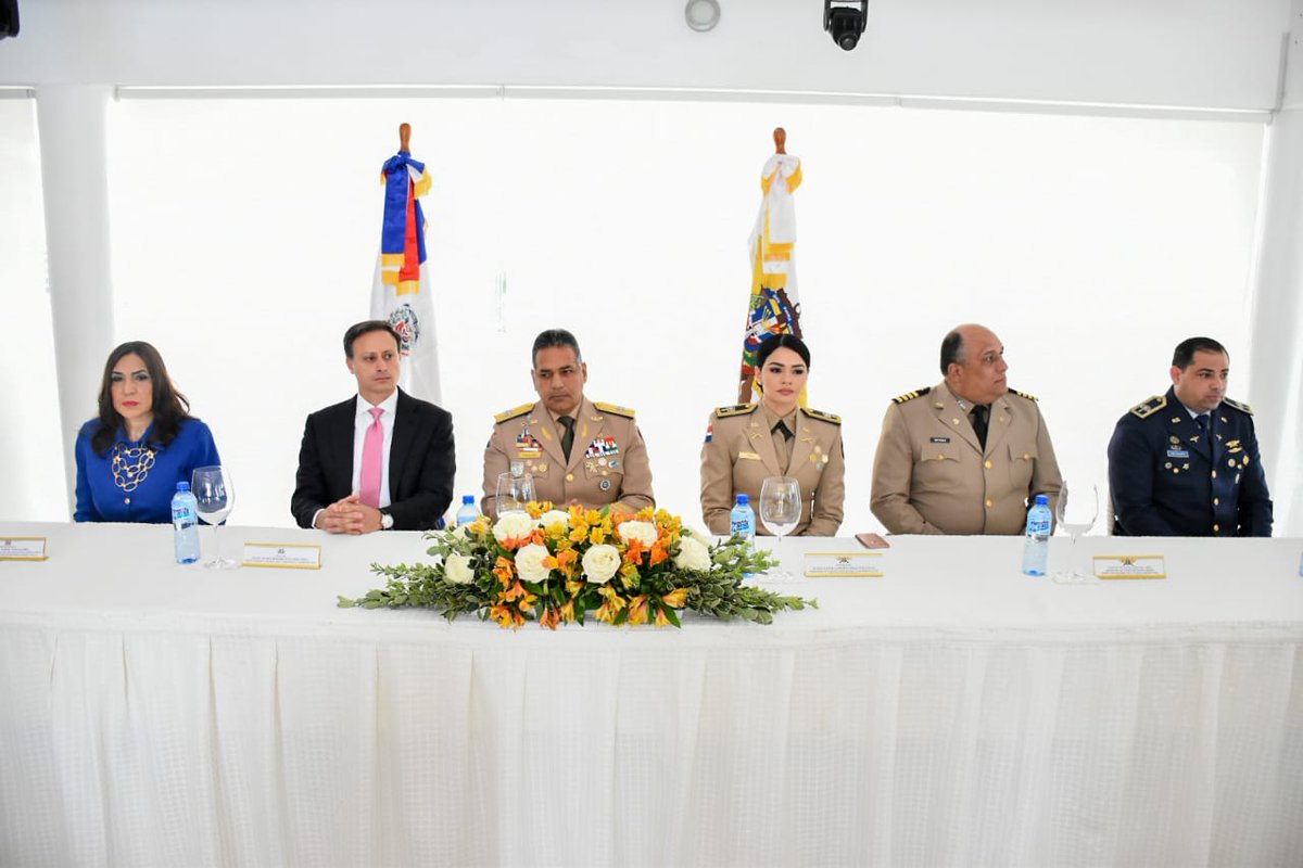 ProcuraduriaRD's tweet photo. PG @JeanARodriguezS junto al teniente general, #RubénDaríoPaulinoSem y demás autoridades, en el lanzamiento de una campaña contra violencia de género realizada por @MDefensaRD, que busca erradicar todo tipo de agresión contra las mujeres y disminuir los feminicidios. 1/5 https://t.co/UFBnWQkh6k