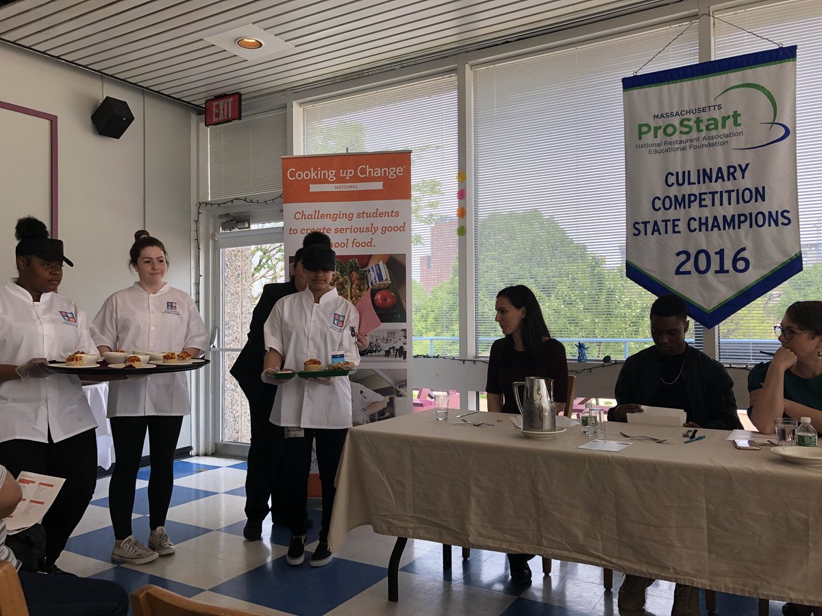 bostondayandeve's tweet photo. So proud of our two teams who took 2nd, 3rd and Best Taste Award for their apple and sun butter side! #bdearocks #CookingUpChange #bps https://t.co/PLRNDVLVLZ