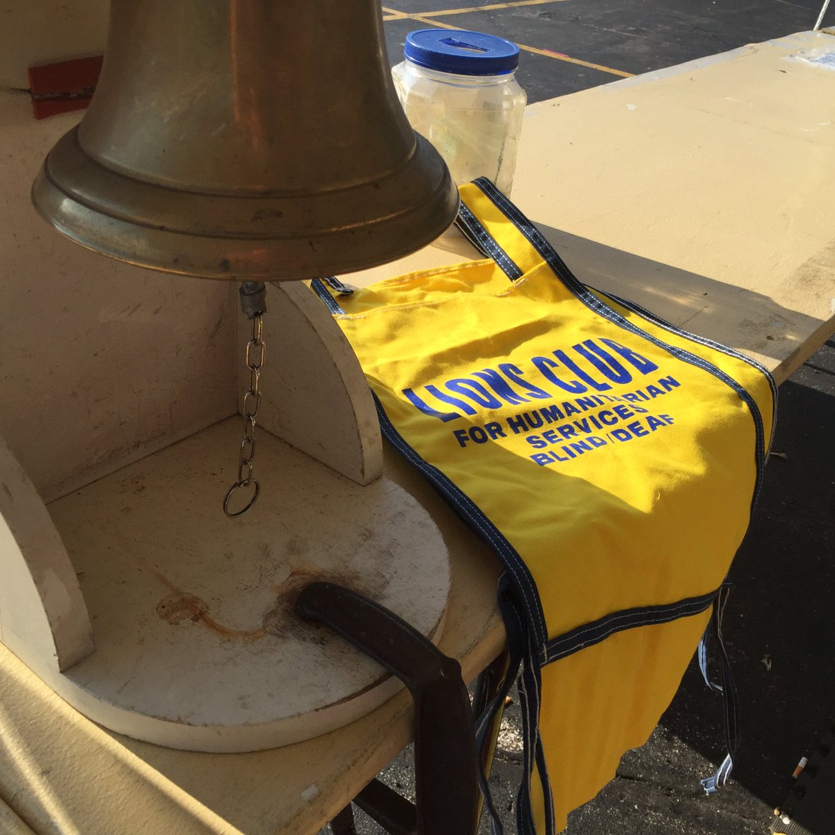 LionsRoselle's tweet photo. #beer Me, #wine Me and Ring That Bell!
Are you ready for a cold @MillerLite and @MGD_SA ? @MikesHardLemons Cranberry Lemonade? Perhaps a #Margarita or @lynfredwinery Wines? #RoseFest18 May 31st! @ibehillbillyd @MarcHoarle @WickstromChev https://t.co/uqMOKd3umh