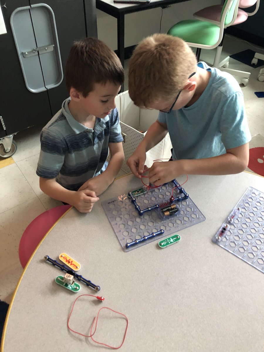 mrs_abreuJTPS's tweet photo. Markerspace fun! Students were soooo excited to create and explore today! Look at some of the great things that happened! #inventions #minecrafttools #JTPS #firstgrade https://t.co/06dVNqzHlg