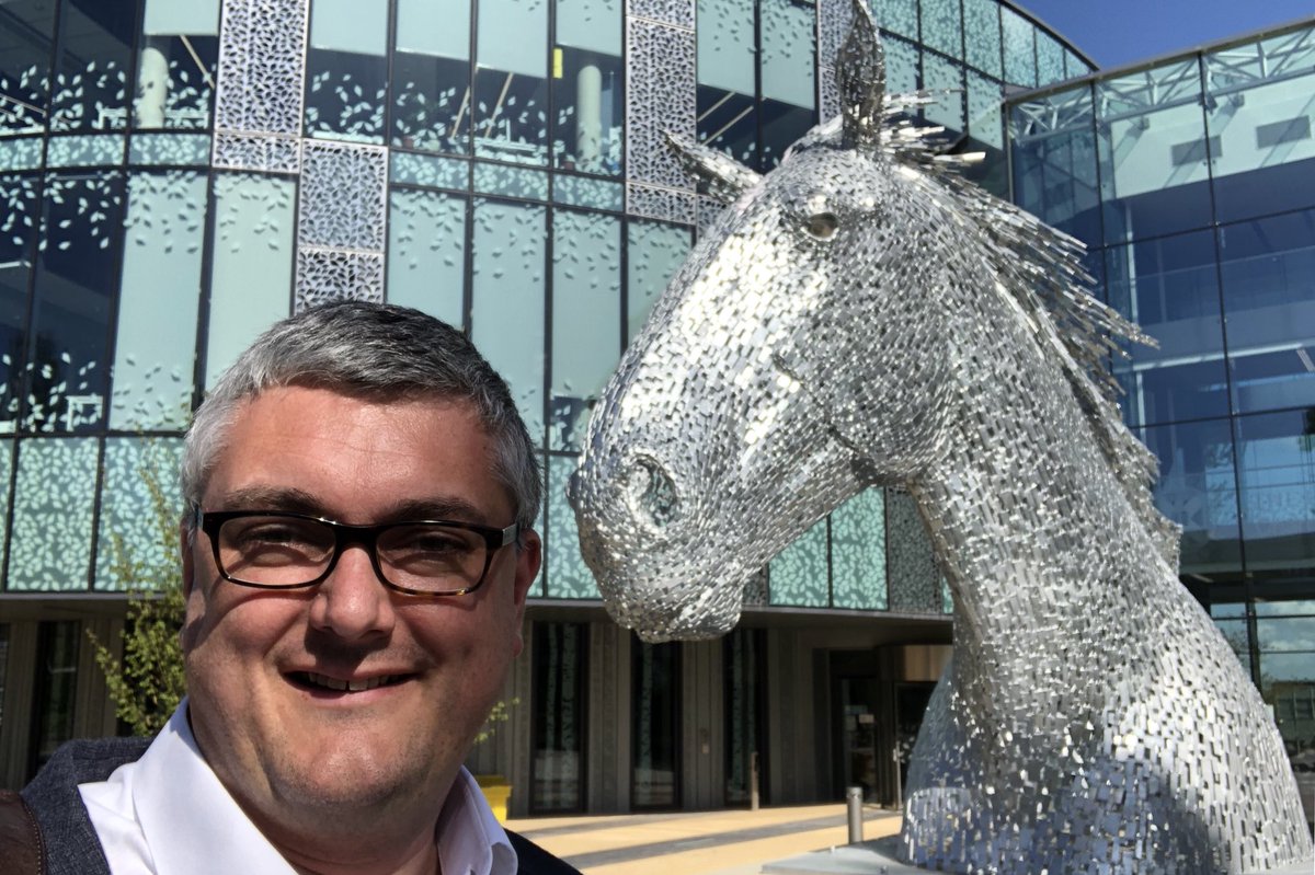 simondocvet's tweet photo. Always great to catch-up with my @ScotDevInt and @Roslinnovation buddies - and to meet the stunning new addition at the innovation centre on a sunny afternoon at #EasterBush 🌞 https://t.co/rYmxZRGTIo