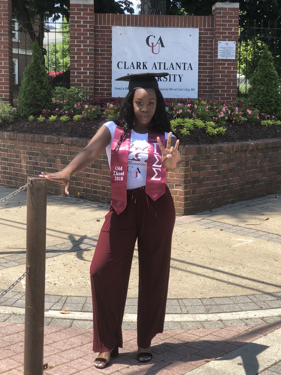 ShesUnmatched_'s tweet photo. Happy WEEEEE-OOOOPPP WEDNESDAY ๐งโค๏ธ8๏ธโฃ She PRETTY ฮฮฉ & Educated ๐ฉ๐พโ๐๐๐พ #5daystillgraduation #seniorszn #GammaSigmaSigma https://t.co/0L0VugQCj9
