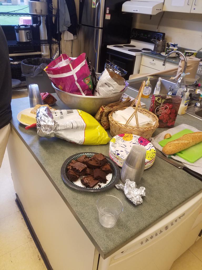 madeirafoods's tweet photo. Final meeting of the 2017-2018 school year! It was fun and a great way to close out an awesome year. Thank you to all the members for making this year so special with everything you contributed. You guys are live. #foodsway #foodfamily https://t.co/CGgSKa4OKM