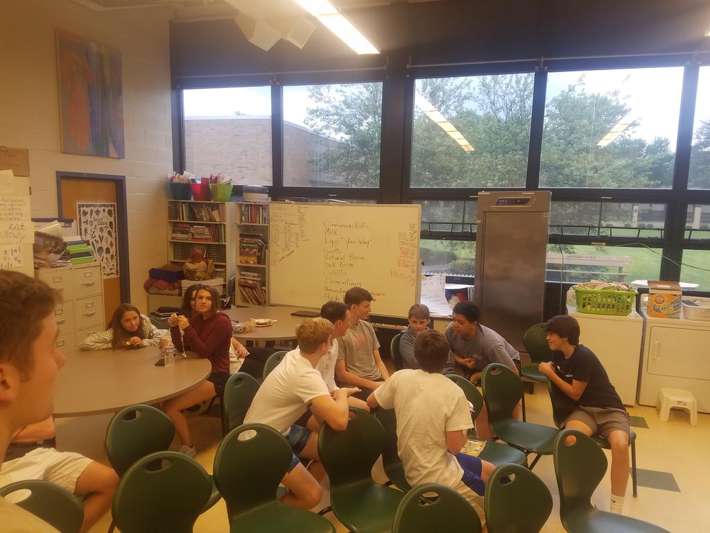 madeirafoods's tweet photo. Final meeting of the 2017-2018 school year! It was fun and a great way to close out an awesome year. Thank you to all the members for making this year so special with everything you contributed. You guys are live. #foodsway #foodfamily https://t.co/CGgSKa4OKM