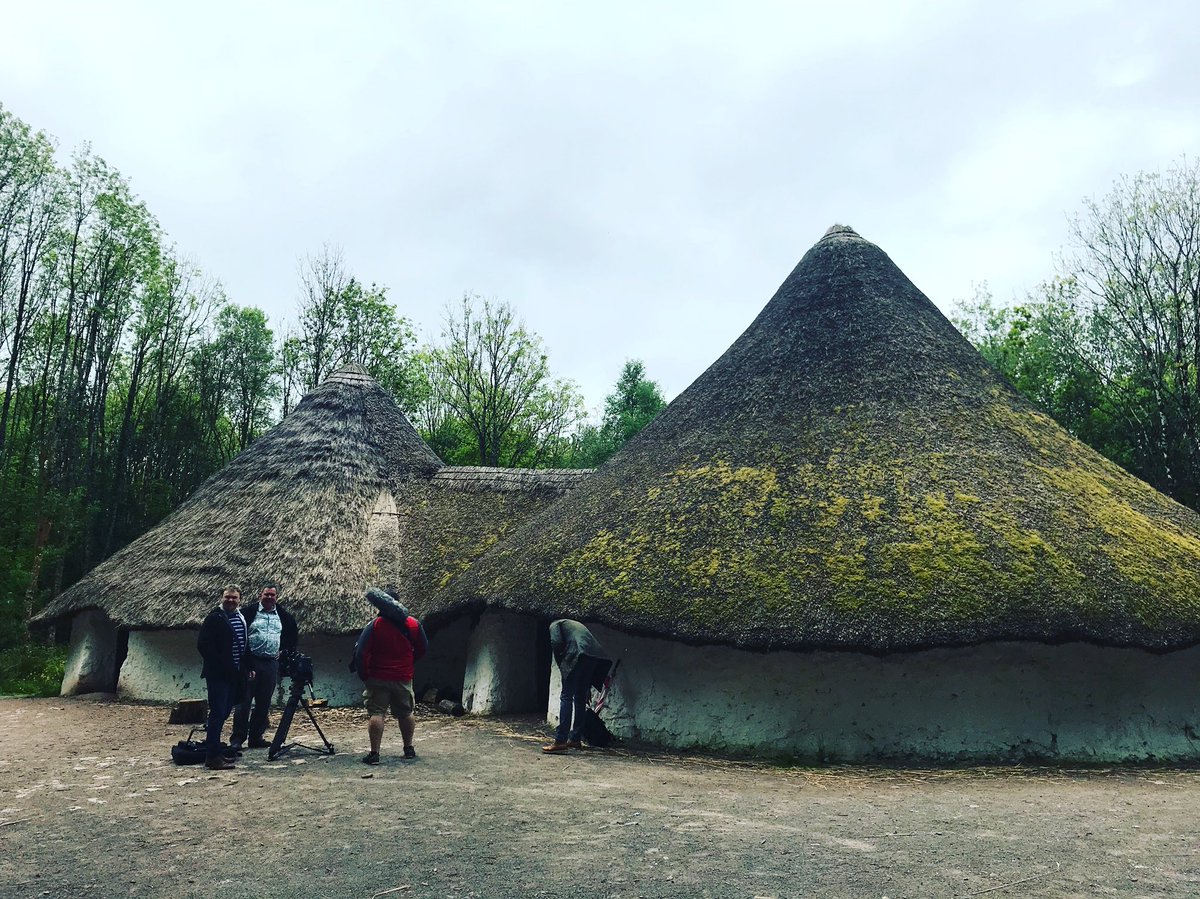 DafWyn90's tweet photo. Bore cynhaf braf yn ffilmio yn @AmgueddfaCymru #SanFfagan ar gyfer @henos4c arbennig o’r @celticmediafest !
#bryneryr #ironage #cymru #amgueddfa #sanffagan #stfagan #wales #history #hanes https://t.co/aIpRZijcdP