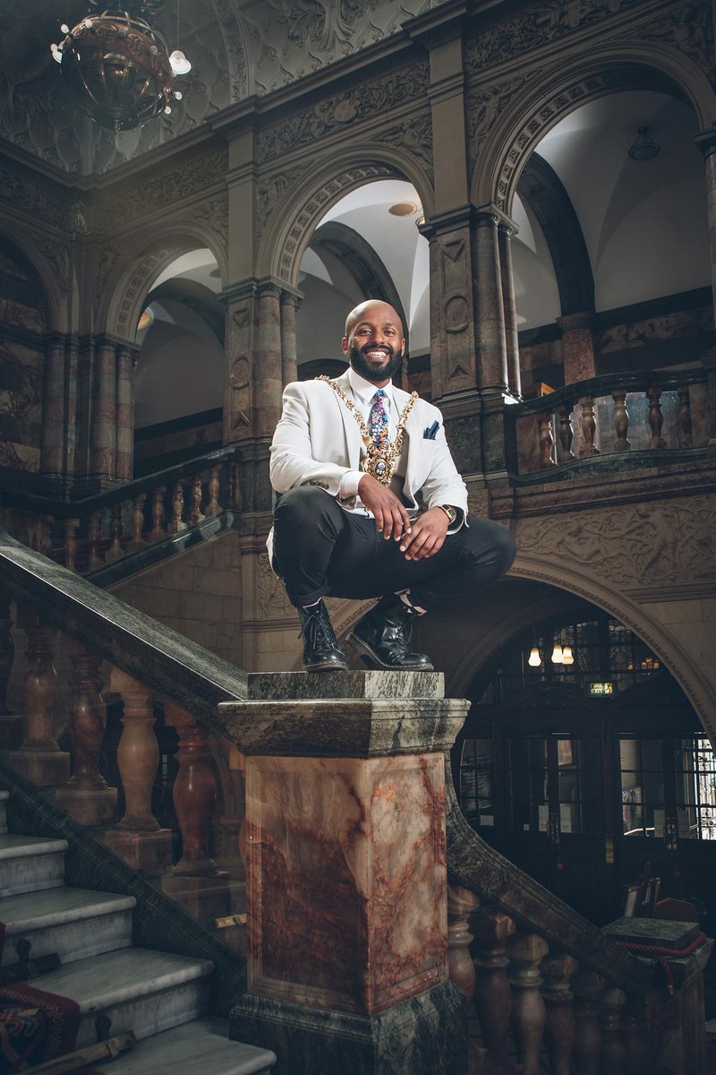Already a big fan of the new lord mayor of Sheffield based on his inaugural portrait alone.