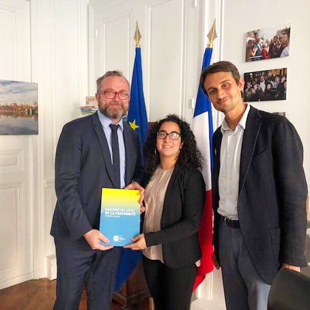 FraterniteLabo's tweet photo. Remise officielle du 1er Baromètre de la #Fraternité à @ItierCh Haut Commissaire à l’Economie Sociale et Solidaire ! #Fraternite16Mai https://t.co/psH0nj1dvi