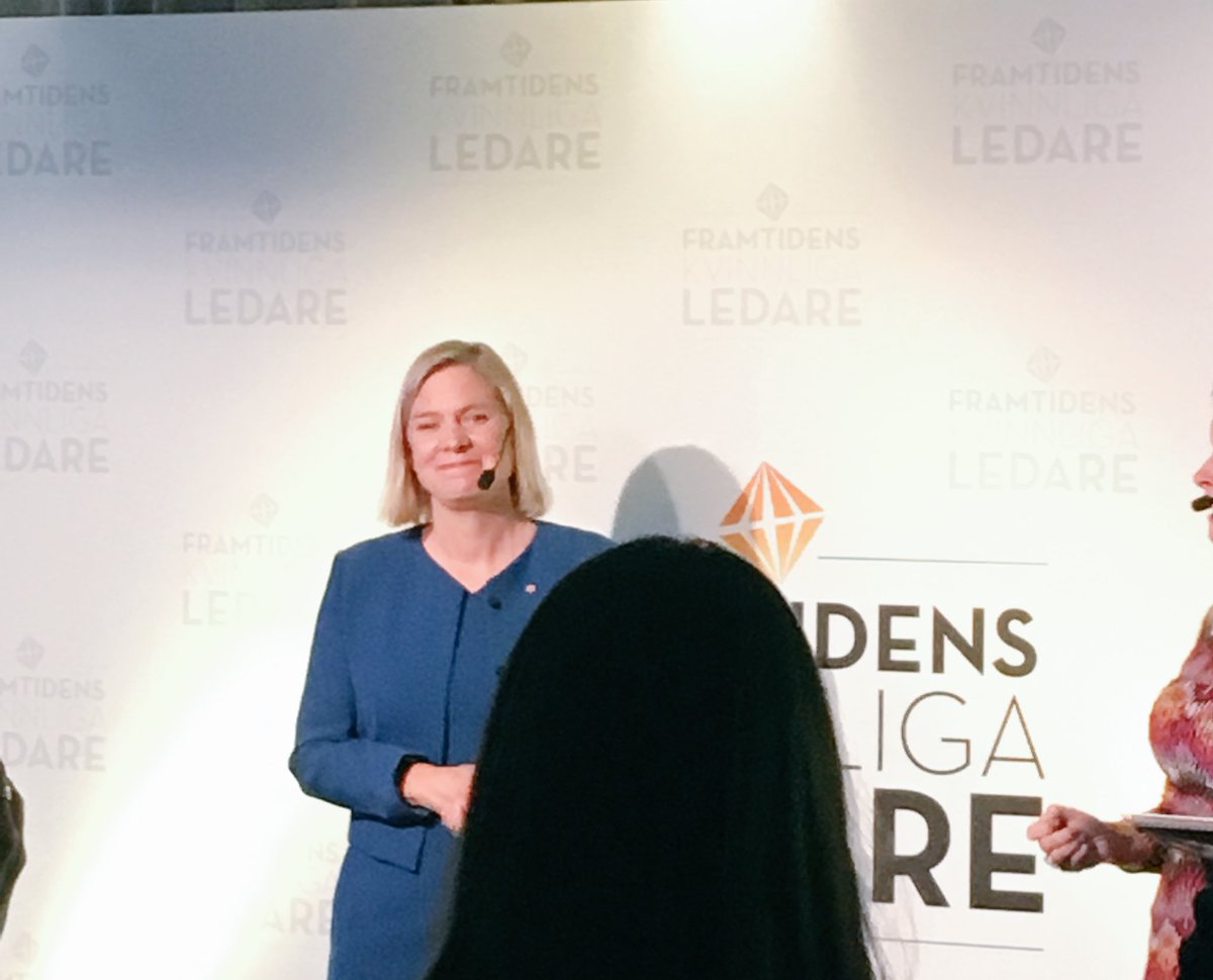 WesSweden's tweet photo. @finansmaggan på scen för att presentera Framtiden Kvinnliga Ledare @fkl_se #fkl2018 https://t.co/o4JAWaGoB1