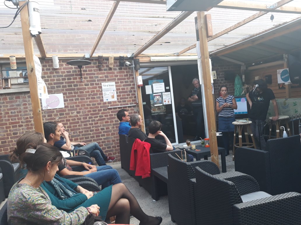 UniLaSalle_fr's tweet photo. C'est parti pour @pintofscienceFR à Beauvais ! Anne-Maïmiti Mercadal au micro. Merci au Kay Bambou quu nois accueille #pint2018 https://t.co/TagqomhOTH