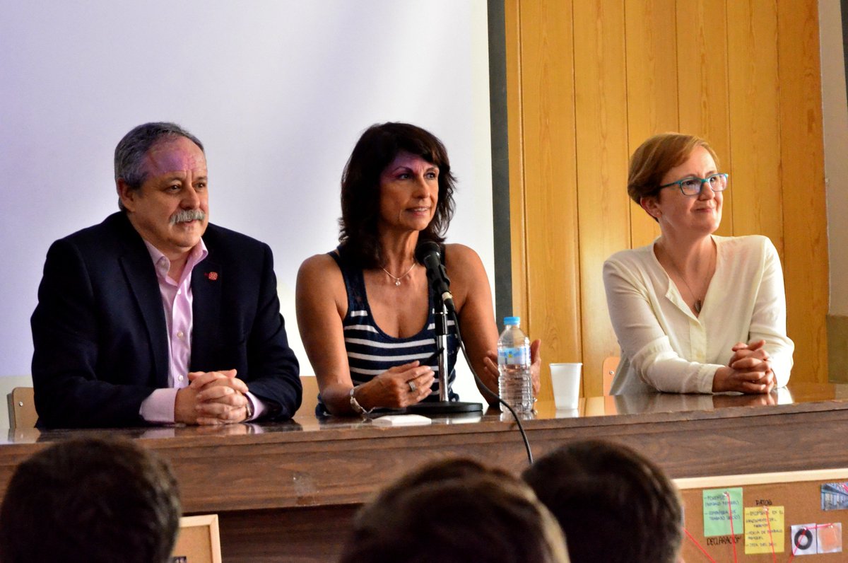 Encuentro científico-literario, donde <a href="/CristHigueras/">Cristina Higueras</a> presentó su libro #Elextrañodelayer e impartimos la conferencia conferencia "¿Es usted el asesino?” #grupoColor