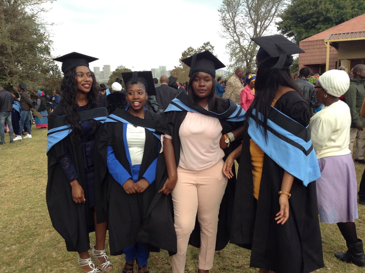 Lungz_MKG's tweet photo. Thuta ha e fele #TUTGraduation #TUTFacultyofScience https://t.co/vM3Yp7DqHf