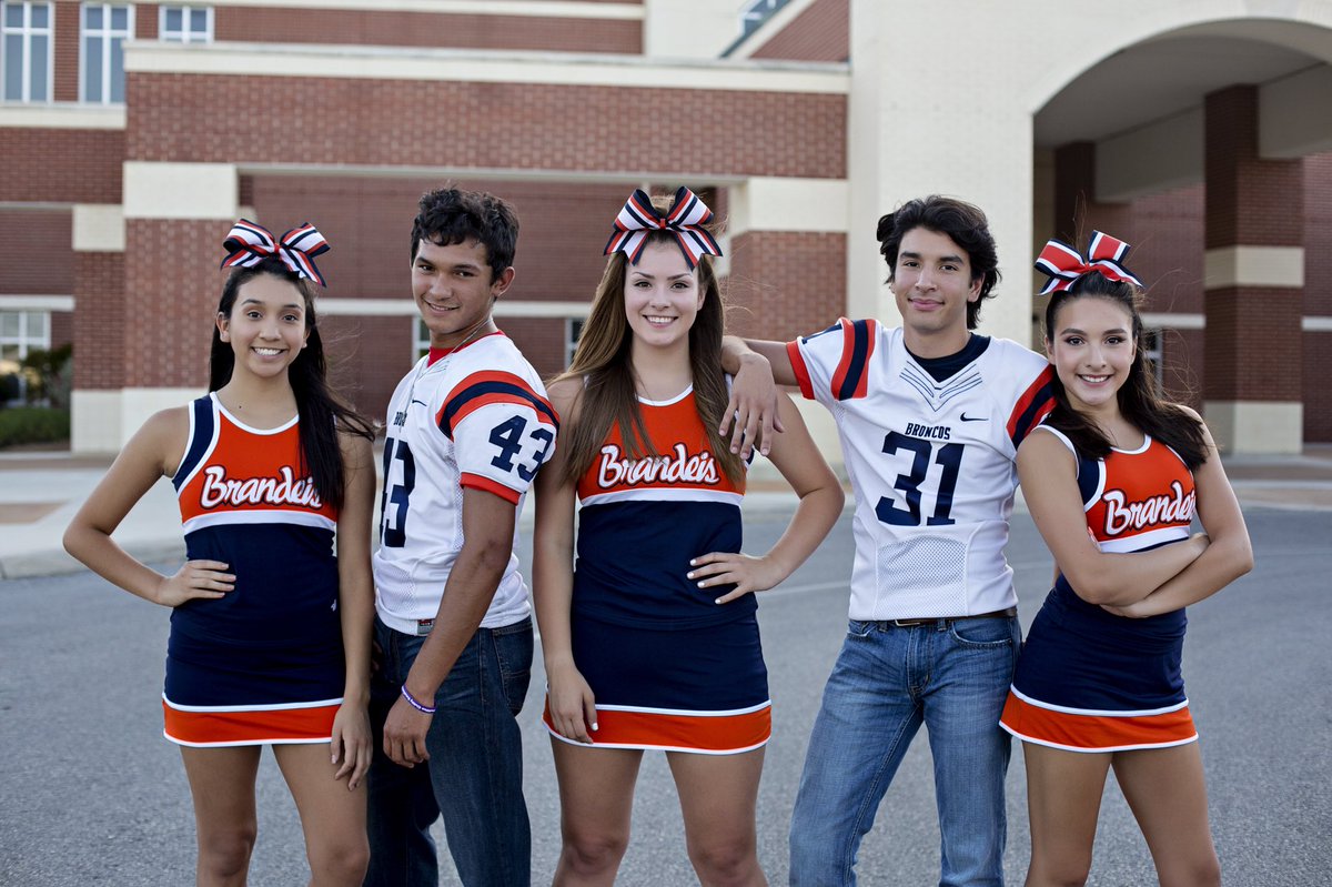 robinjansky's tweet image. Some throwbacks for ya / because throwbacks remind us just how far we’ve come!  I’m gonna miss photographing these girls on the field next year!
@Miaalucioo @macdun_ @toridelunaa #fnl #footballprogram #brandeisbroncos