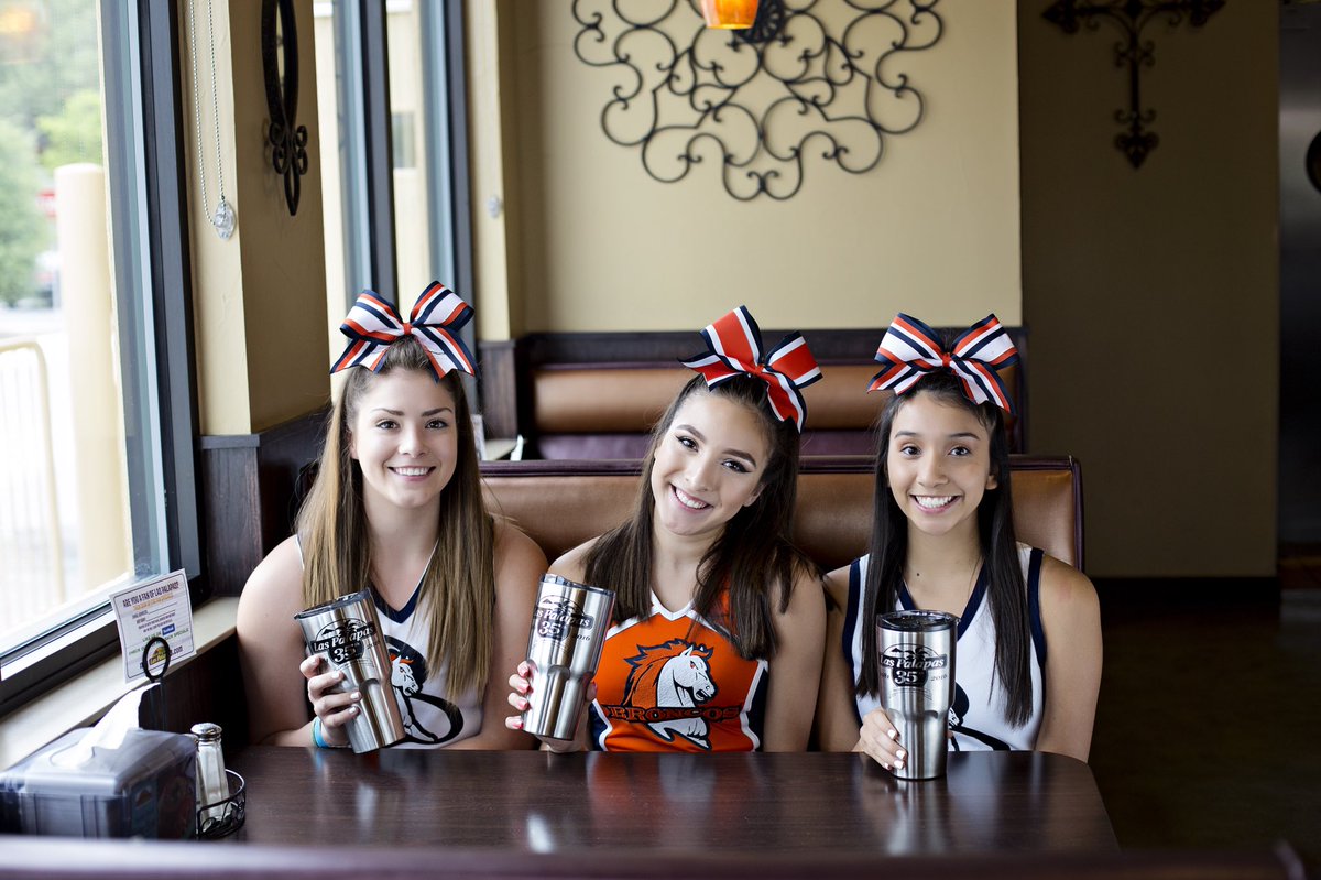 robinjansky's tweet image. Some throwbacks for ya / because throwbacks remind us just how far we’ve come!  I’m gonna miss photographing these girls on the field next year!
@Miaalucioo @macdun_ @toridelunaa #fnl #footballprogram #brandeisbroncos