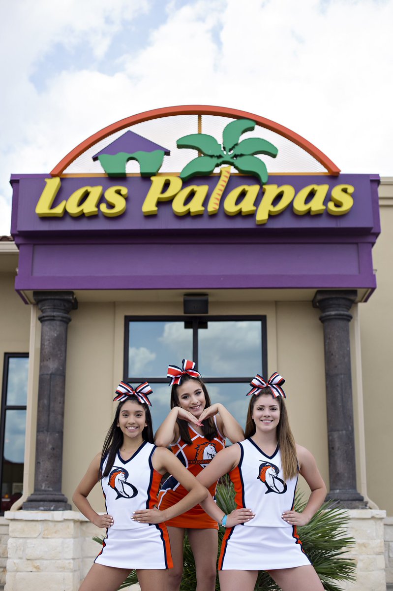 robinjansky's tweet image. Some throwbacks for ya / because throwbacks remind us just how far we’ve come!  I’m gonna miss photographing these girls on the field next year!
@Miaalucioo @macdun_ @toridelunaa #fnl #footballprogram #brandeisbroncos