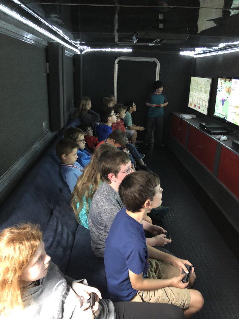 pamela_estesMES's tweet photo. This is how Millionaire Readers Celebrate! A fun and tasty morning for our 26 millionaire and multi-millionaire readers! #readingpaysoff #readingisthewaytogrow #gametruck @CarmelColts #doublethenumbernextyear https://t.co/F4C1bMKuTf