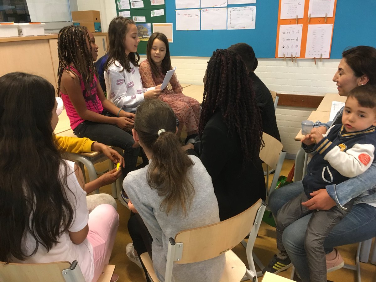 PJ_Ateliers's tweet photo. Rekenspellen spelen en een presentatie tijdens de afsluiting van het eerste thema van het Rekenatelier @PausJoannes https://t.co/CR2QNb1Kn5