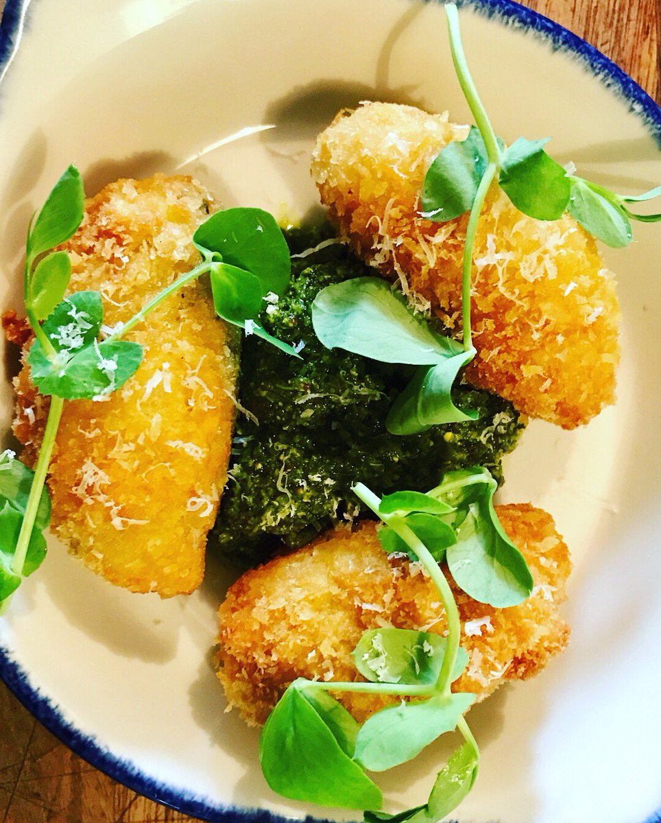 ThehabitSLG's tweet photo. The Habit Small plates @southlondongallery tonight. Arancini, charred lettuce, tender stems. Veggie sharing board. Plus banging wines, craft beers &amp; cocktails #smallplates #delicious #seasonal #veggie https://t.co/Pik0BsIbC5