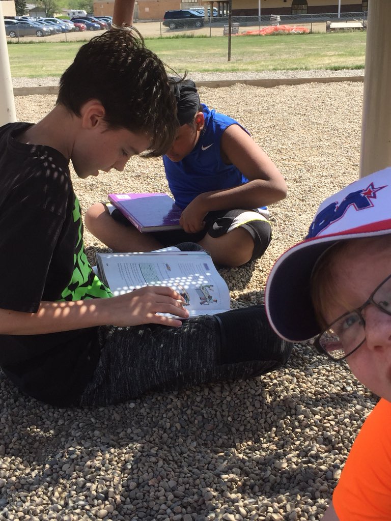 GMSRPS's tweet image. It’s too nice to stay in the classroom! Grade 6 math outside today! #data #probability #mathoutside