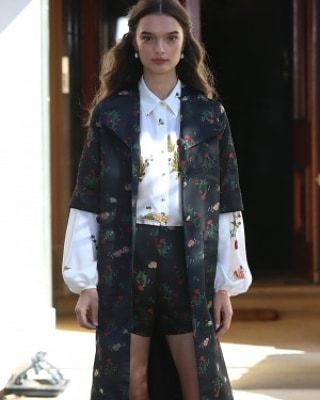 hauturely's tweet photo. Macgraw Resort 2019 @fashionweekaus @macgrawlove #macgraw #macgrawlove #resort19 #catwalk #mbfwa
💋 Sign up for a free account on https://t.co/fF9LQ8llEW to get front row access to fashion week https://t.co/EOpwIUwT9t https://t.co/5wX4QiK5pK