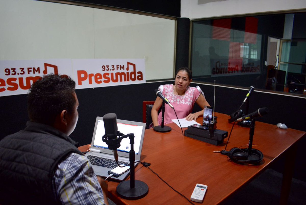 Romero1Rossana's tweet photo. Estuve presente en la radio Presumida 93.3 FM, Donde estuve platicando y compartiendo las estrategias de como real mente tener un mejor Morelos. #ConCorazónYCompromiso https://t.co/I5fAuGinaK