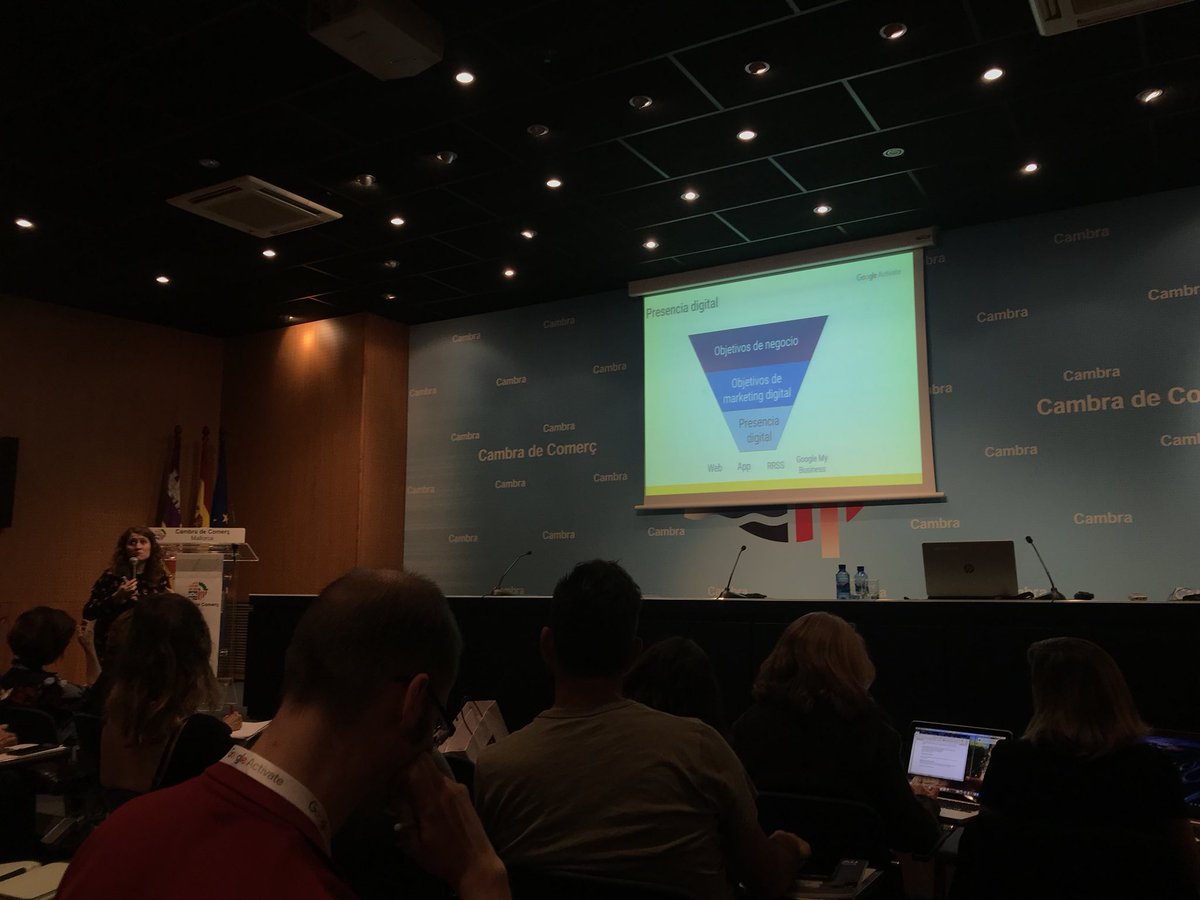 LilianaMerida's tweet photo. Del objetivo del negocio hacia una presencia digital! en el Taller de estrategia digital para tu negocio. #googleactivate #aprendizajecontinuo @cambramallorca https://t.co/NRRzAgbkGo