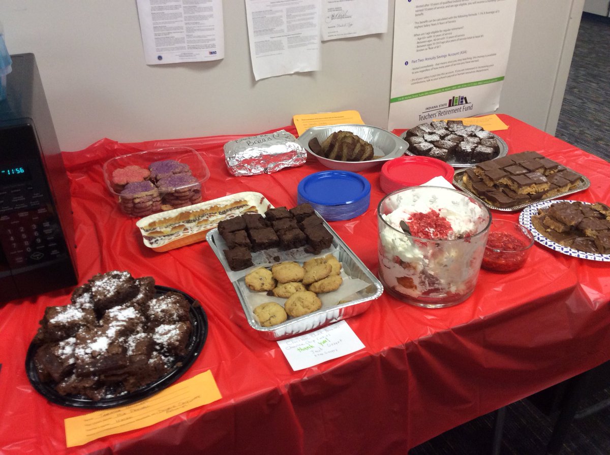 WNES_SC's tweet photo. Thank you Warren Families for a delicious Staff Luncheon! #WNES_SC #Highland4tomorrow https://t.co/YnlcJdwDoM