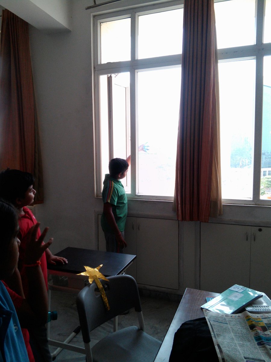 Nalini8vikram's tweet photo. #Expeditional learning
#science becomes  enjoyable when classroom converts into an experiment field
@supritichauhan 
@koyelishahid 
@swetaraghav 
@nehasingh_shash 
@parulskhanduri 
@rgsnoida https://t.co/goIoGkbWwb