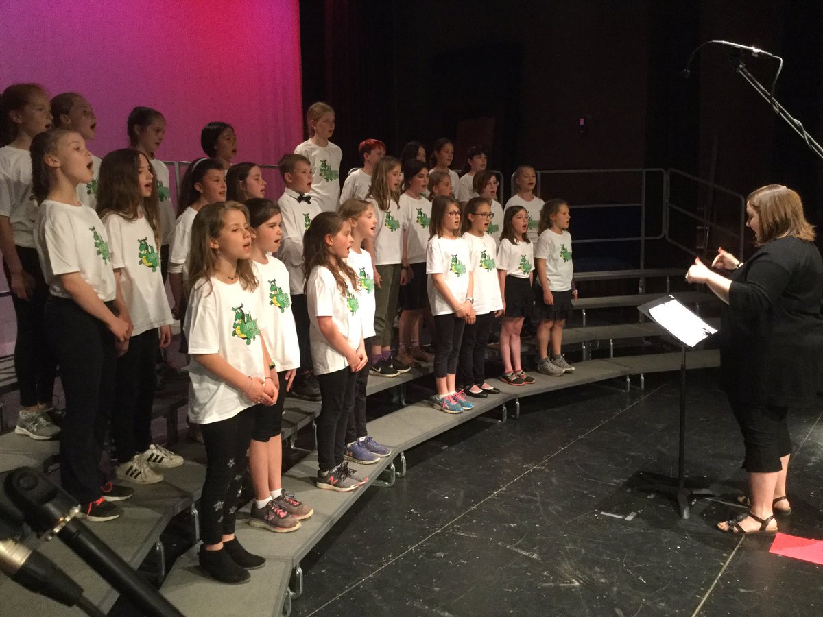 <a href="/DundanaSchool/">Dundana School</a> junior choir perform Pompeii! We can tell you like to sing this one! A wonderful performance by these young singers in gr 4&amp;5! #hwdsbchoirfestival @DundanaMusic <a href="/Dundana4OurKids/">DundanaSchoolCouncil</a> <a href="/kkeerybi/">Kristi Keery Bishop</a>