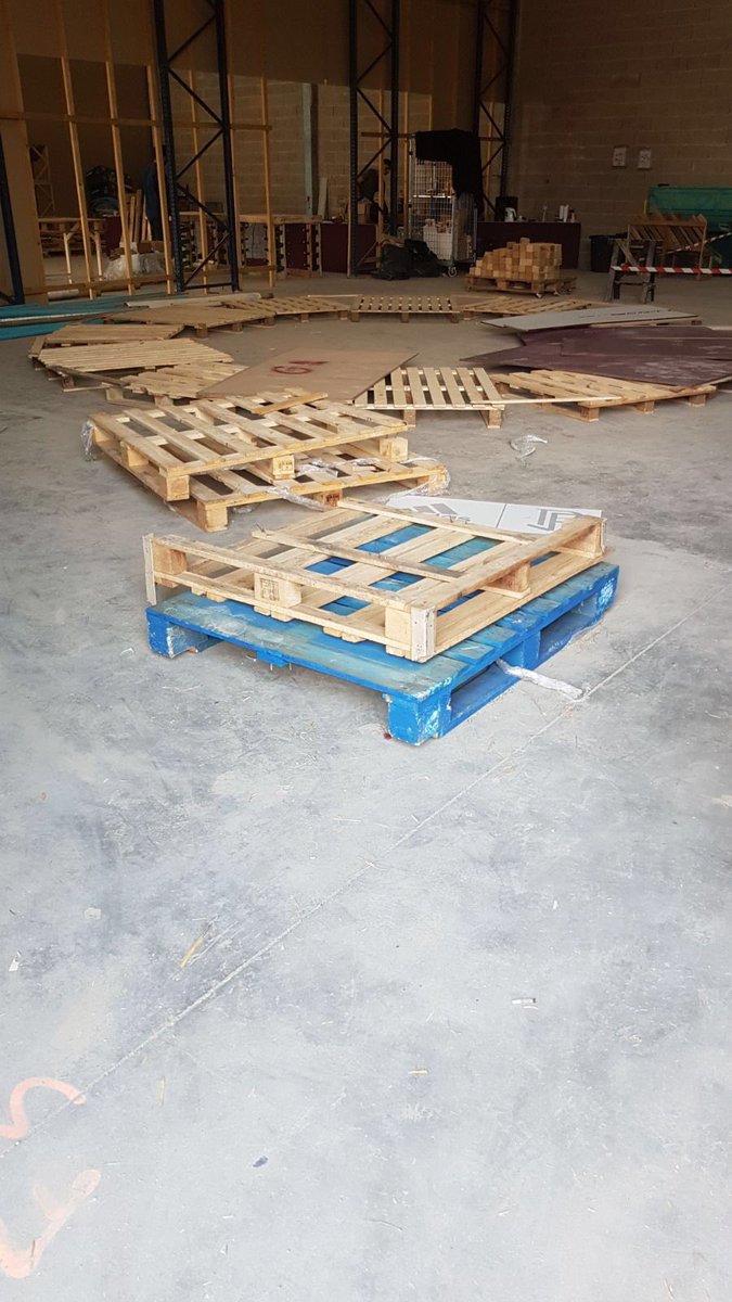 C’est parti pour le #workshop <a href="/WeLoveGreen/">WE LOVE GREEN</a> avec les étudiants <a href="/EcoleLISAA/">LISAA</a> de 3ème année. RDV les 2 et 3 juin pour découvrir leurs travaux !          #design #art #school #music #festival #paris