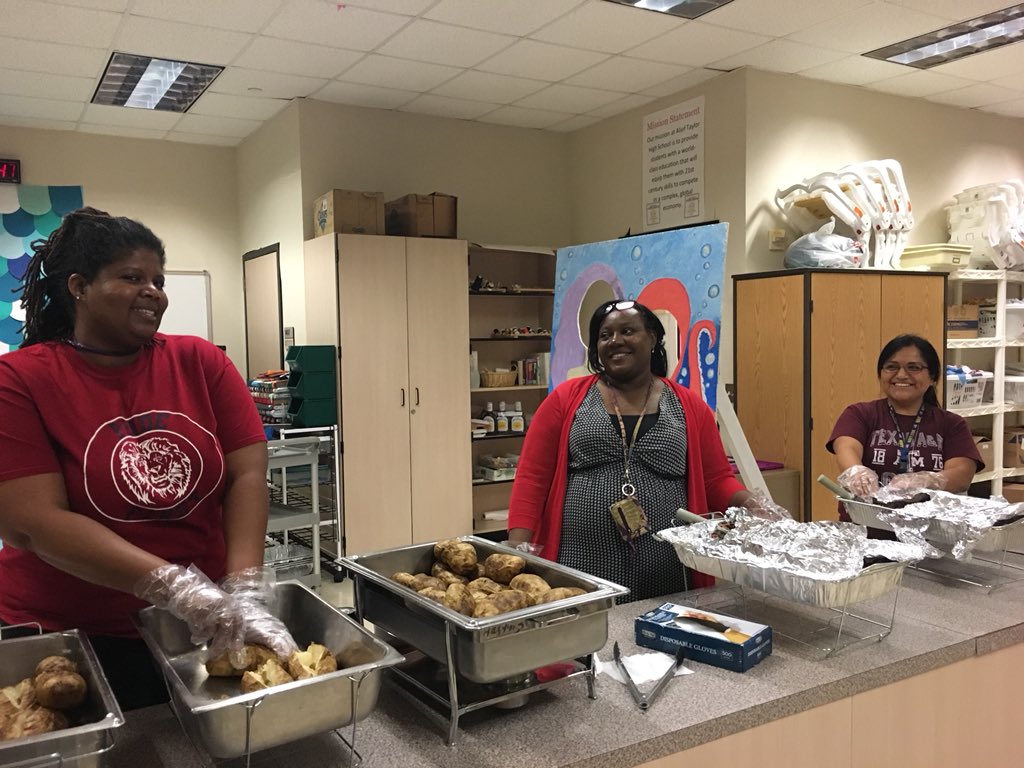 TheTafeClub's tweet photo. We continue celebrating teacher appreciation week by administrators and tafe giving out baked potatoes #thankyouADMINteam @AliefISD @ATaylorHS #taylorotc https://t.co/im0EPIPM7e