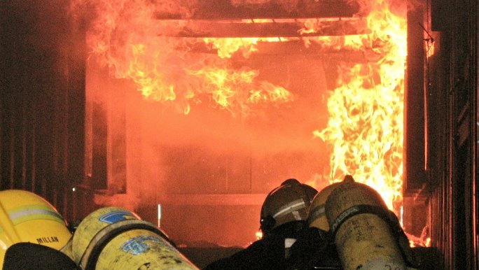 Edusordo79's tweet photo. 📌Los Bomberos del CPEI @DipdeBadajoz estudian el comportamiento del fuego dentro de un contenedor para flashover
#BomberosCPEI #Extremenos #SeguridadCiudadana #Provincia #Badajoz #Extremadura
https://t.co/A9OZW1hqjo
Vía: @Extremadura7D https://t.co/hSrgBAJKDK