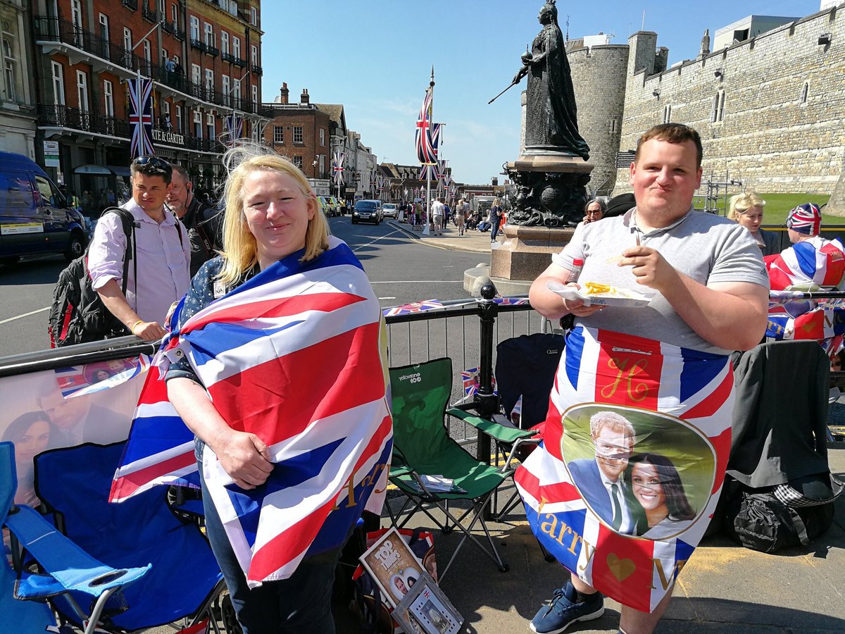 gavmacn's tweet photo. Remember, it’s illegal to sleep on the streets of Windsor if you’re homeless, but absolutely fine if you do it wrapped in a flag. https://t.co/9dn1hUTZ3y