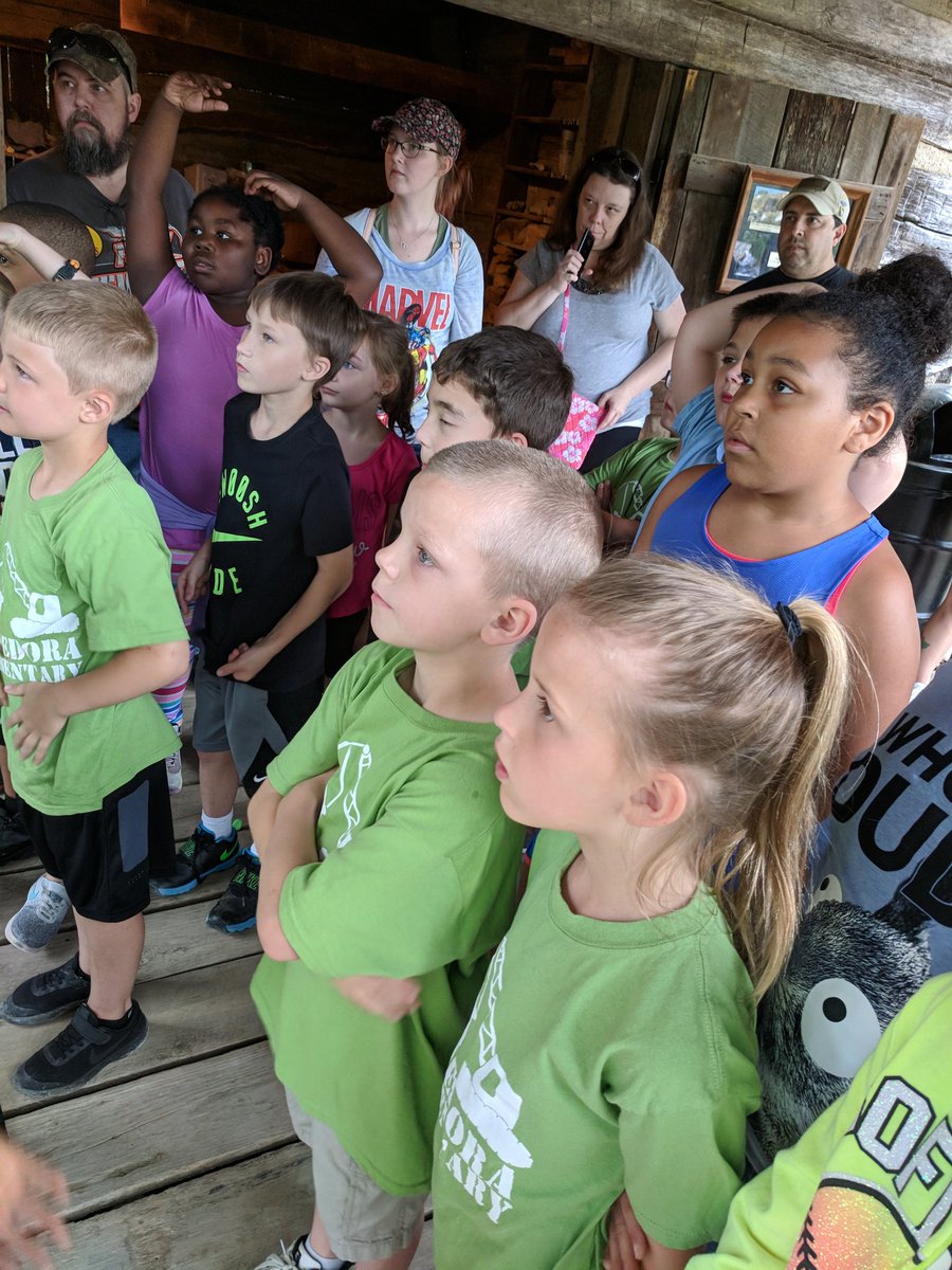MedoraElem's tweet photo. 2nd Grade Field Trip. Learning about mining, grist mills, caves, and soap and candle making.

@SquireBooneCave https://t.co/uIGueQX1dz