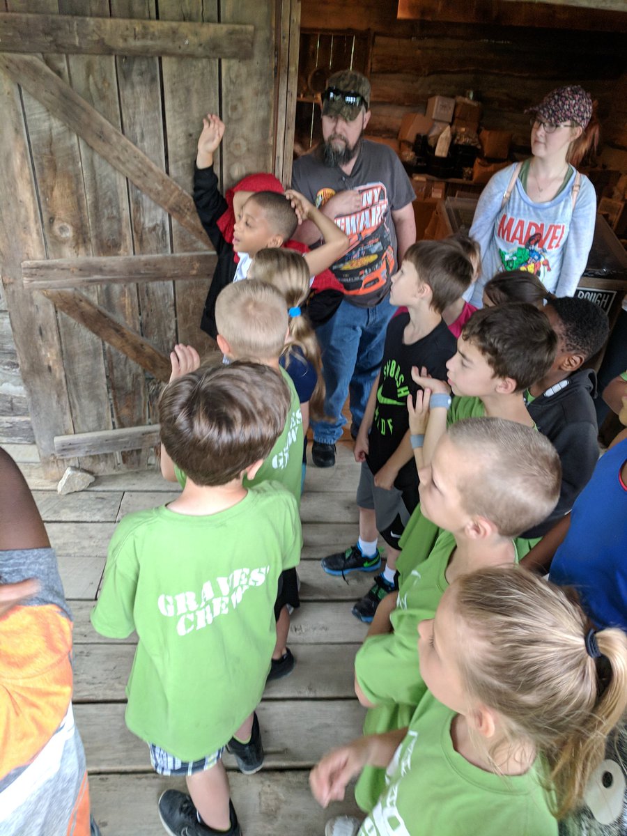 MedoraElem's tweet photo. 2nd Grade Field Trip. Learning about mining, grist mills, caves, and soap and candle making.

@SquireBooneCave https://t.co/OWAhovrfle