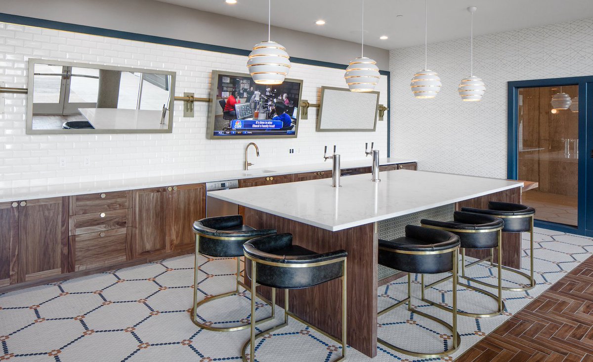 rivageportland's tweet photo. Get through #HumpDay by enjoying #HappyHour in our #SOCIAL room tonight at 5pm! #ResidentFun #LifeIsBetterOnTheRiver https://t.co/qJTxPVNmDr