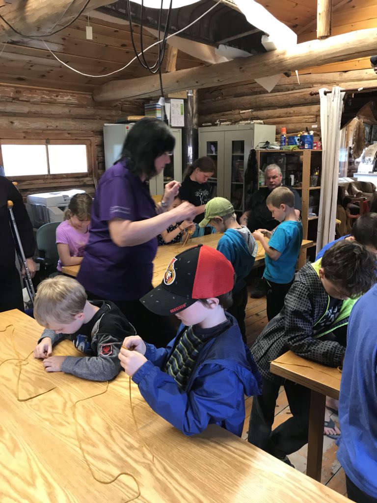 Sherwood’s grade 1/2/3 class toured the Algonquin Way Cultural Centre, experienced a smudging ceremony and made medicine pouches!#NPDLCitizenship