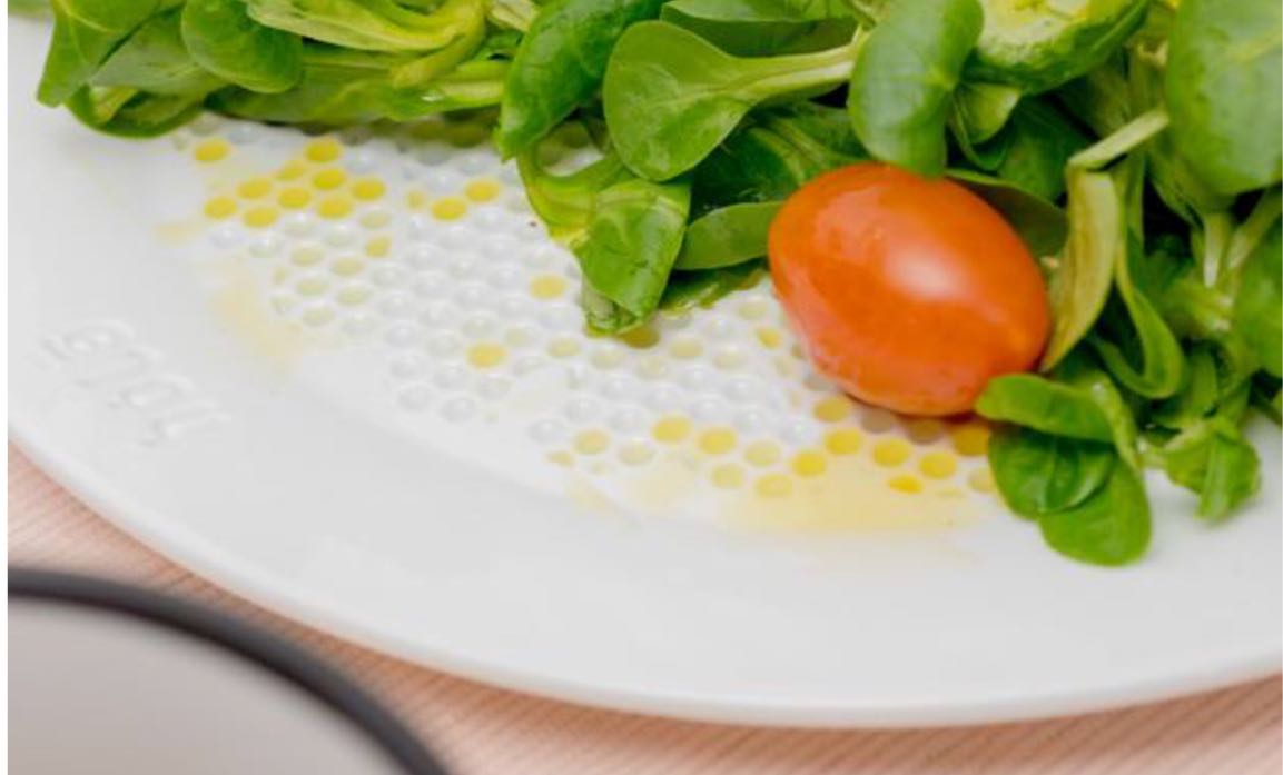 LoMas_40's tweet photo. OMG!!! La Escuela Superior Técnica de Ingeniería de la Universidad del País Vasco ha inventado un plato que absorbe la grasa de la comida 😱
#LoMas40Power https://t.co/y6i2Le7utf
