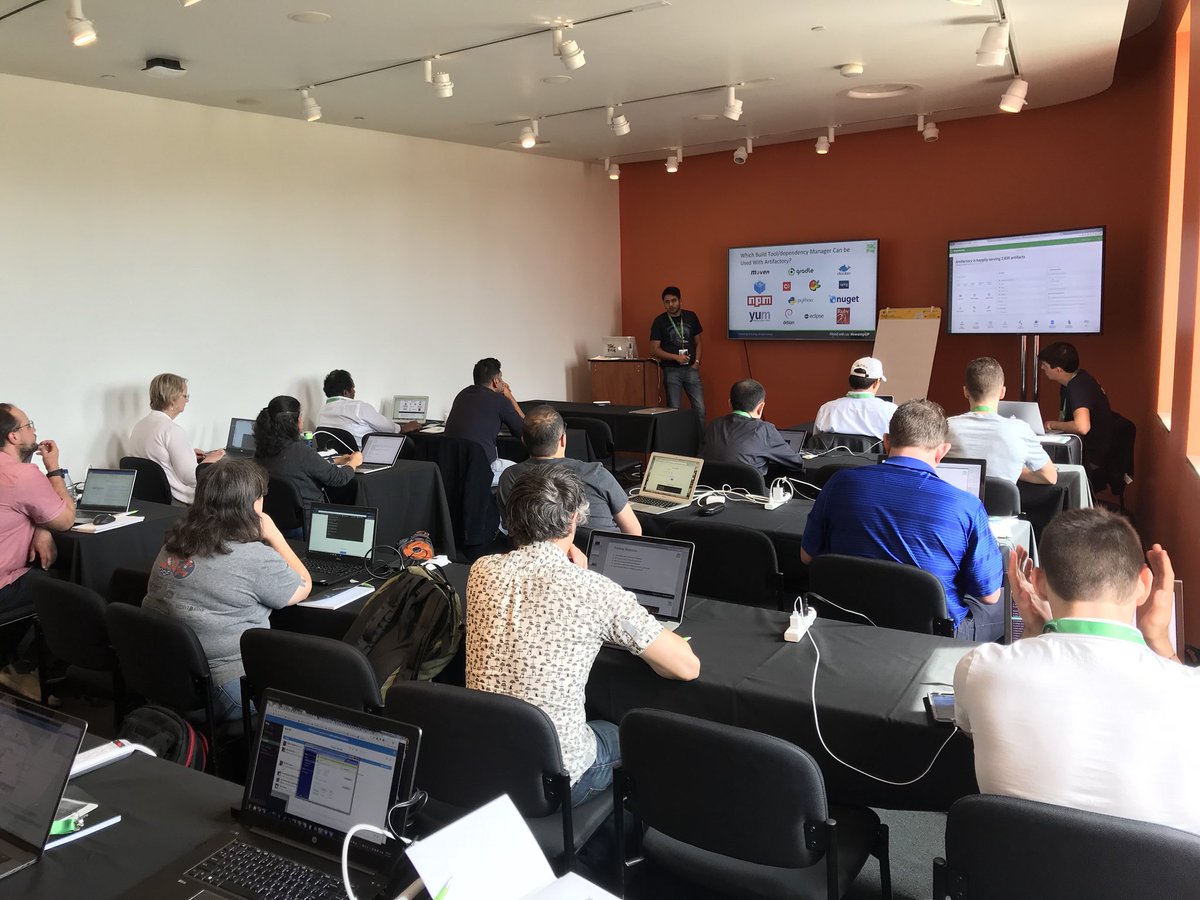 ShlomiBenHaim's tweet image. Full house @jfrog #SwampUp #devpos training day