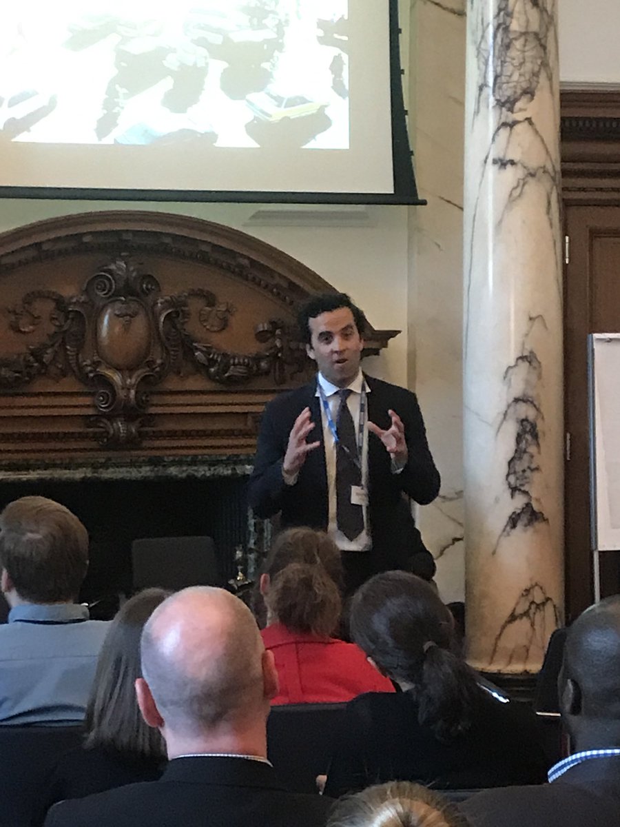 zcvince's tweet photo. Now we have @grahamhogg_cw speaking about better decision making through focused insight and understanding your environment. Let’s stop trawler fishing!
@changeassocs #roleofhr #digital #data https://t.co/7iMnuFa81f