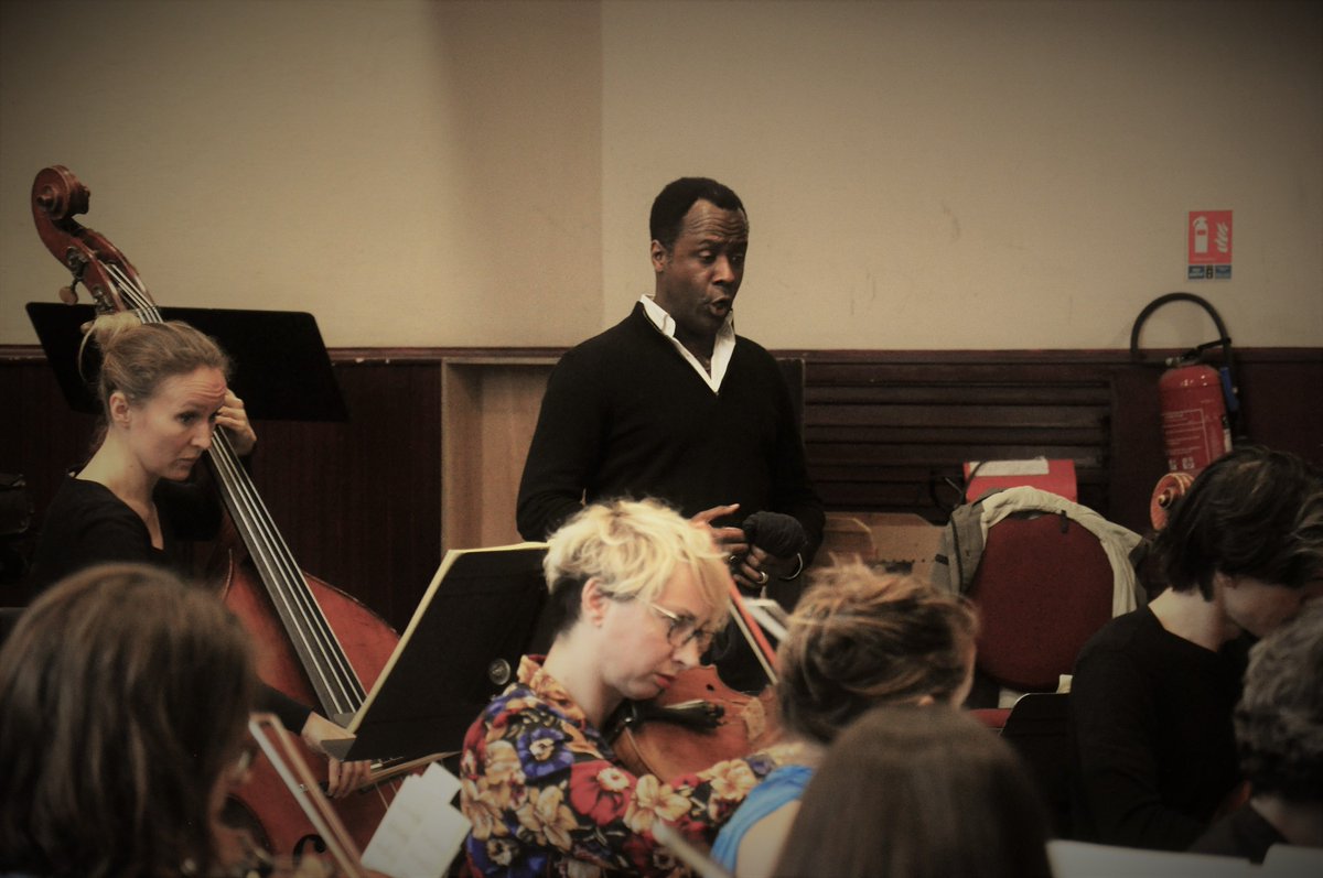 Très belle rencontre avec <a href="/KennethTarver/">Kenneth Tarver</a> qui chante demain avec le PMO sous la direction de <a href="/clairegibault/">Claire Gibault</a> pour 2 concerts #Haydn et #Mozart au Palais d'Iéna avec 800 jeunes. <a href="/AcCreteil/">Académie de Créteil</a> <a href="/acversailles/">Académie de Versailles</a> <a href="/MinistereCC/">Ministère de la Culture 🇫🇷</a> <a href="/lecese/">CESE</a>